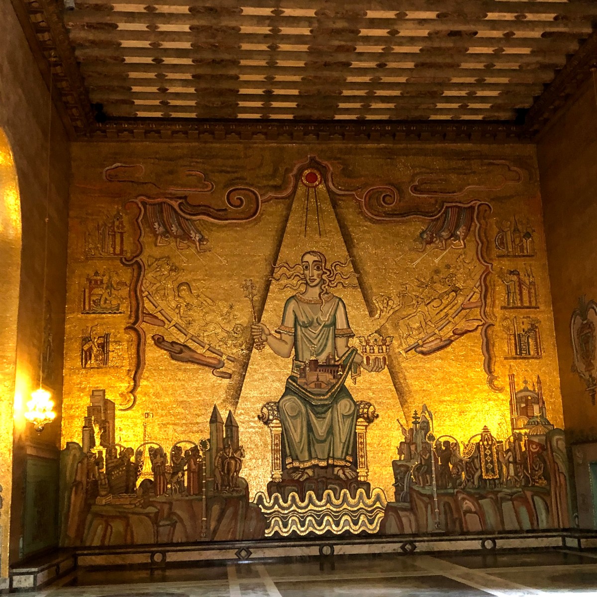 🇸🇪 The very surprising Stockholm City Hall with a mix of blue and gold !&nbsp;🇸🇪