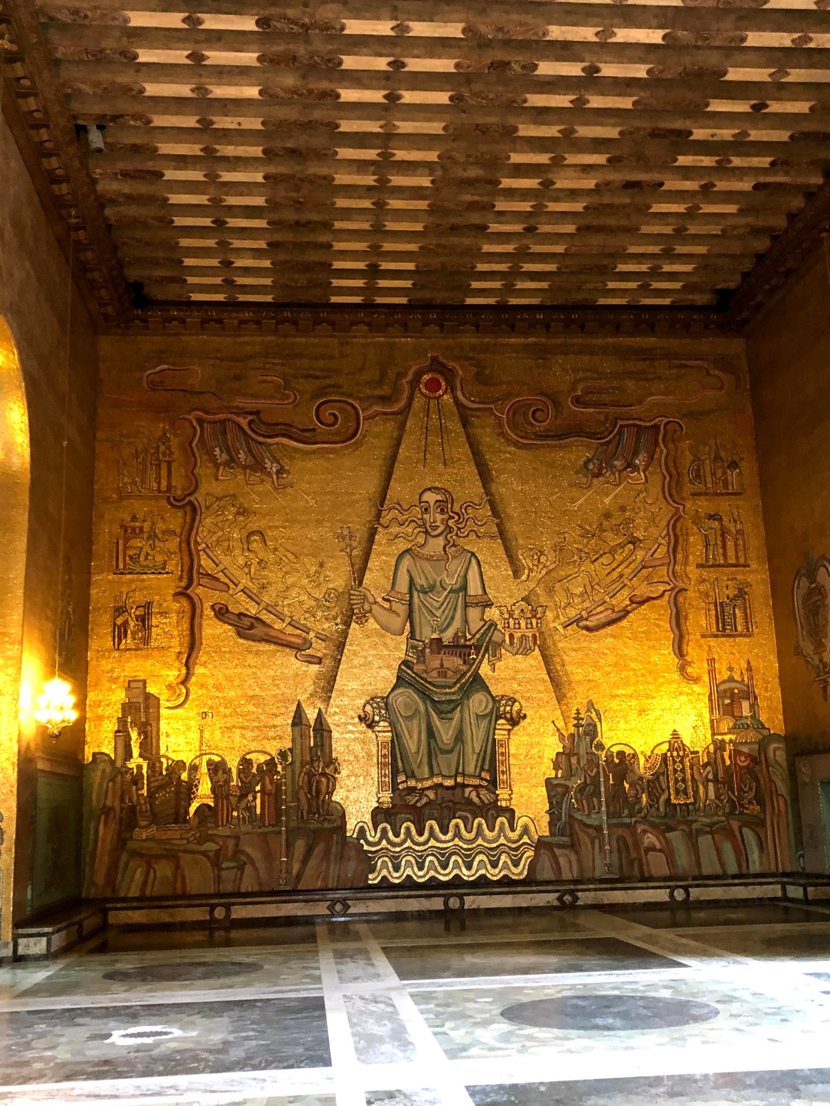 🇸🇪 The very surprising Stockholm City Hall with a mix of blue and gold !&nbsp;🇸🇪